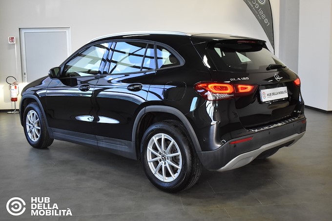 MERCEDES-BENZ GLA 180 Automatic Business Extra